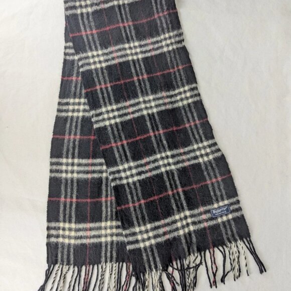 Authentic Pre-Owned Burberry's wool Scarf Black – Unisex Check – Premium Wrap. - Picture 3 of 7